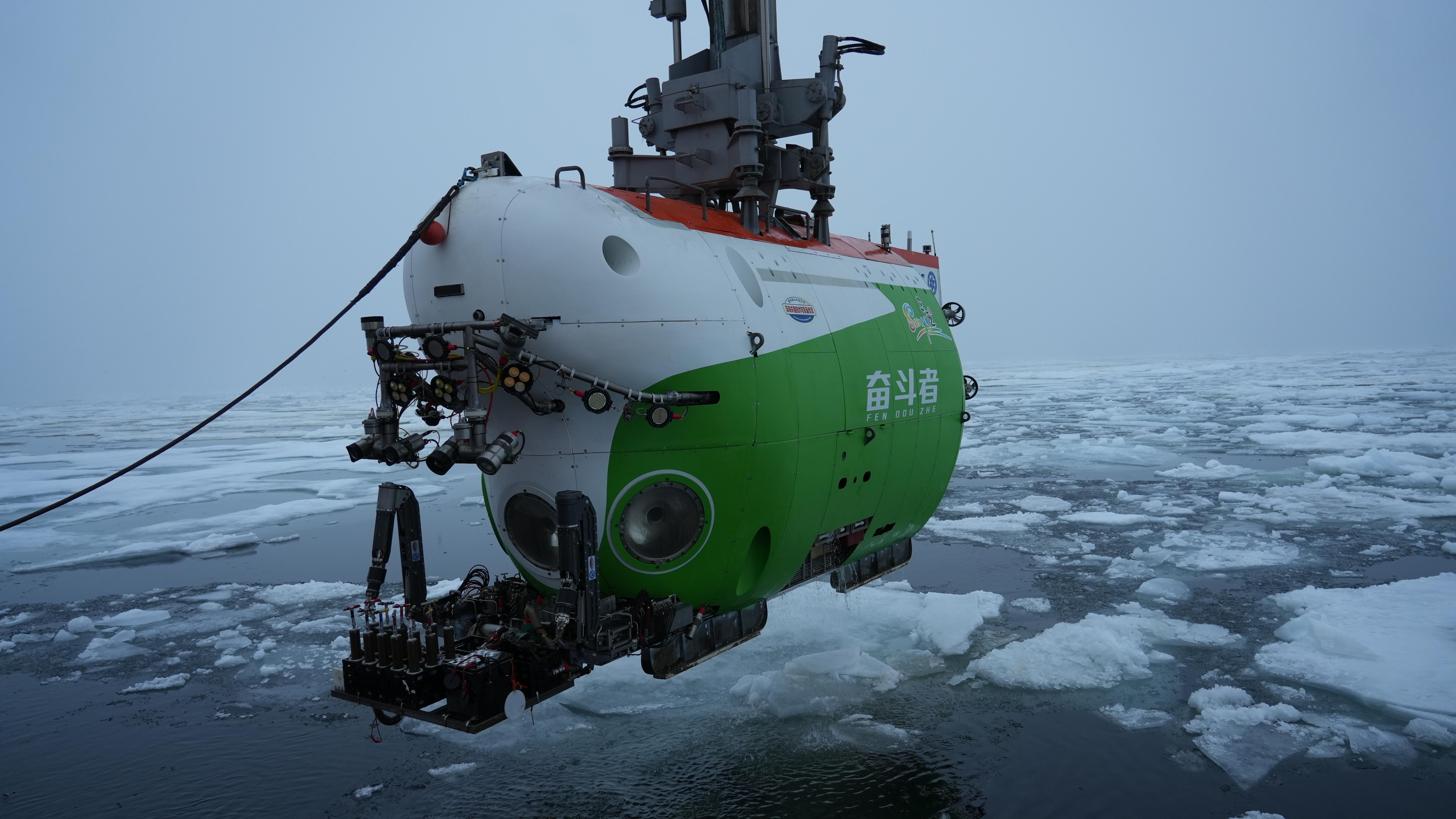 我国科考队圆满完成北极载人深潜任务